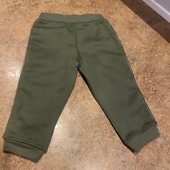 DKNY Unisex Sweatsuit | 2T - Picture 8 of 8